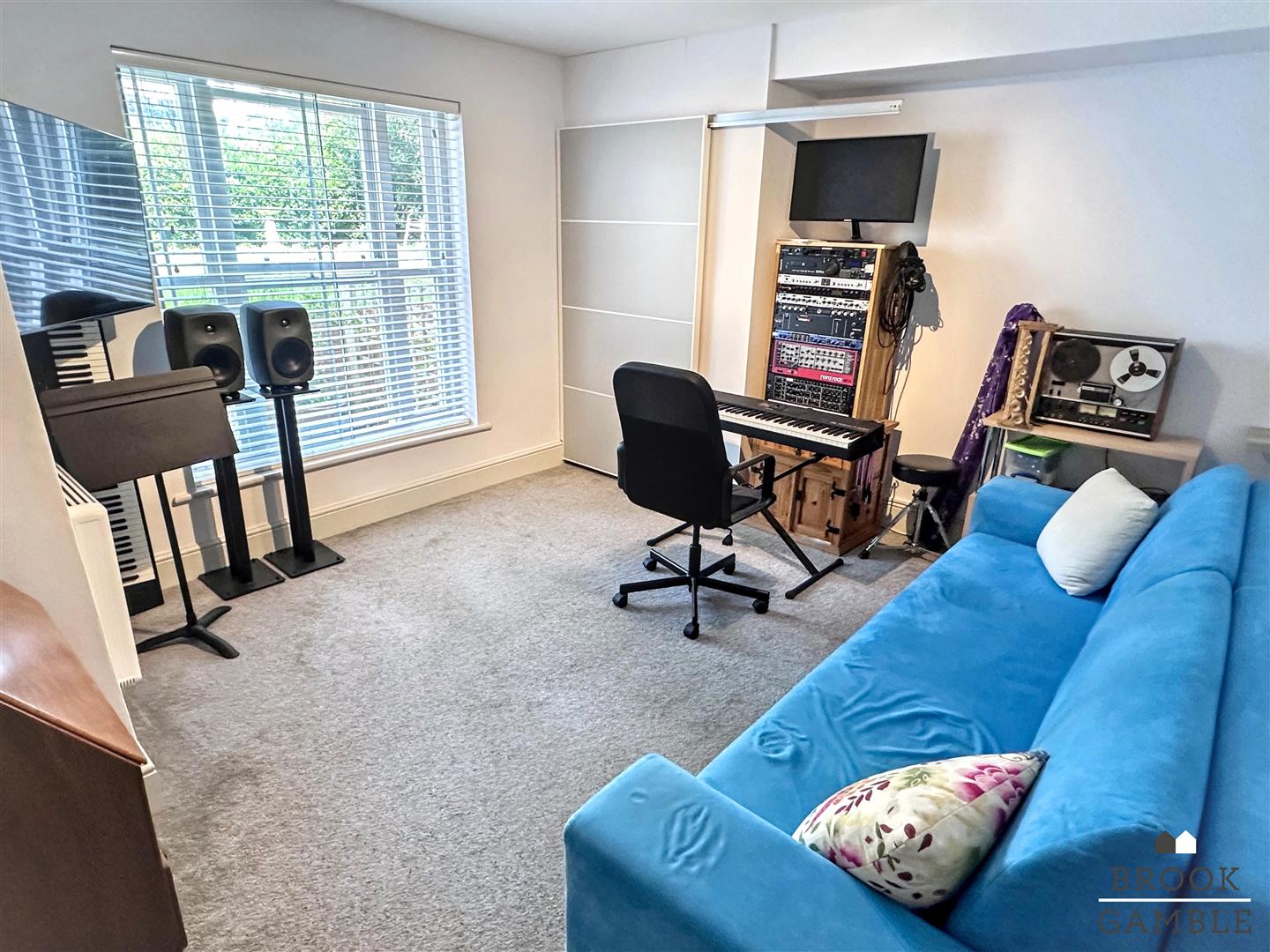 2 Bedroom Flat. Spencer Road in Eastbourne,  11